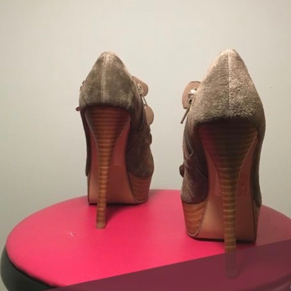 N.Y.L.A. Daris Suede Peep-Toe Pump - Picture 3 of 11